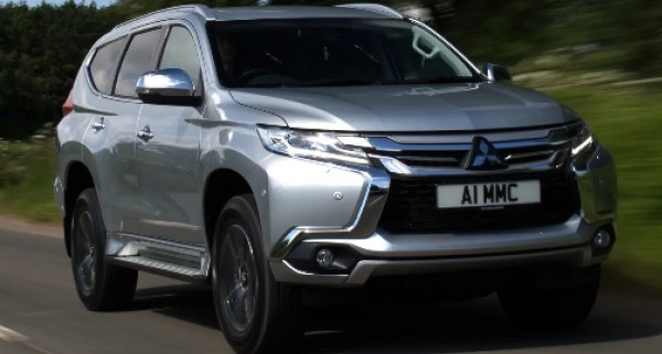 Години на производство:  2018-2021

Mitsubishi Pajero Sport, продаван в различни части на света като Shogun или Monteroq може да изглежда като стандартен седемместен SUV. Всъщност, има повече общо с пикапите в този списък. Базиран е на същата платформа като Mitsubishi L200 , друг любим пикап на фермерите със сериозна проходимост и способност за теглене. 

Pajero Sport използва същия груб, но ефективен 2,4-литров дизелов двигател и задвижването на четирите колела. Заменя задните листови пружини на L200 с многораменна част, като същевременно има достатъчно клиренс за газене до 700 мм.
Резултатът е голям и здрав SUV, който се усеща малко старомоден. Това не е най-ефективният или комфортен семеен автомобил, но ще дръпне ремарке със спирачки от 3500 кг, ако е необходимо.